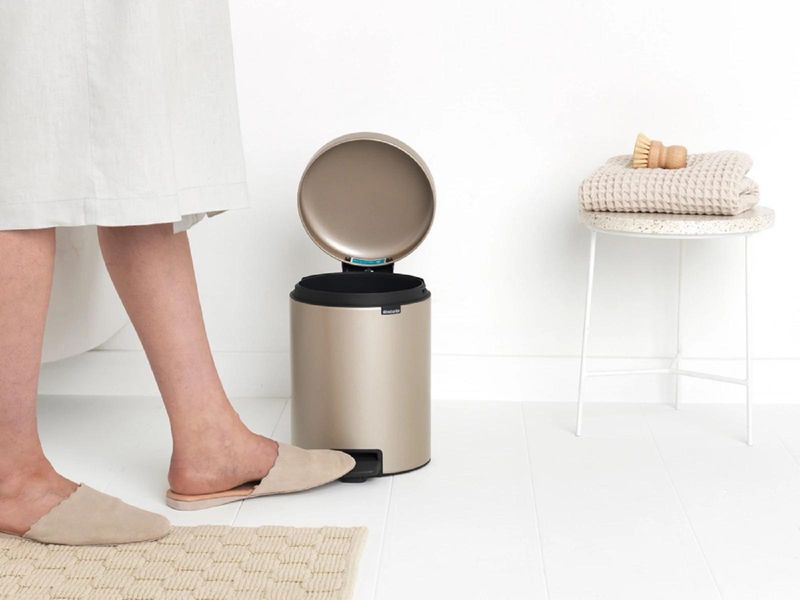 Бак для сміття з педаллю Brabantia NewIcon Pedal Bin 5 л шампань (304422) 304422 фото