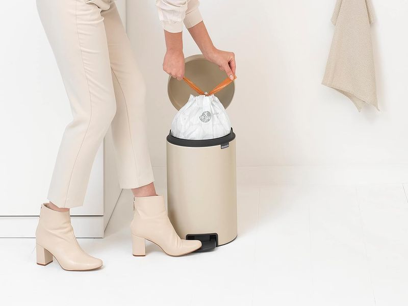 Бак для сміття з педаллю Brabantia NewIcon Pedal Bin 12 л бежевий (149924) 149924 фото