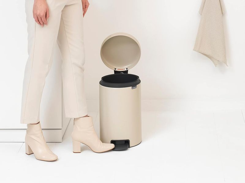 Бак для мусора с педалью Brabantia NewIcon Pedal Bin 12 л бежевый (149924) 149924 фото