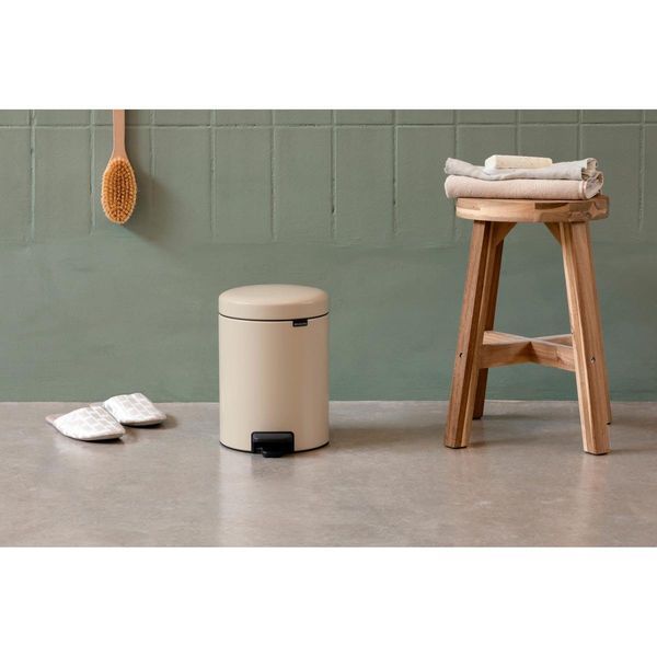 Бак для мусора с педалью Brabantia NewIcon 20 л Soft Beige (149948) 149948 фото