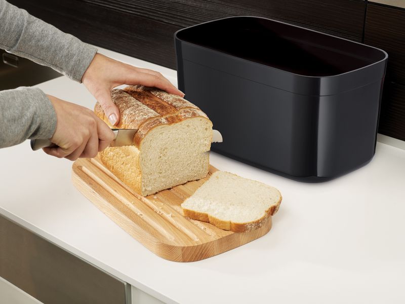 Хлебница с бамбуковой крышкой Joseph Joseph Bread Bin Black 81103 81103 фото