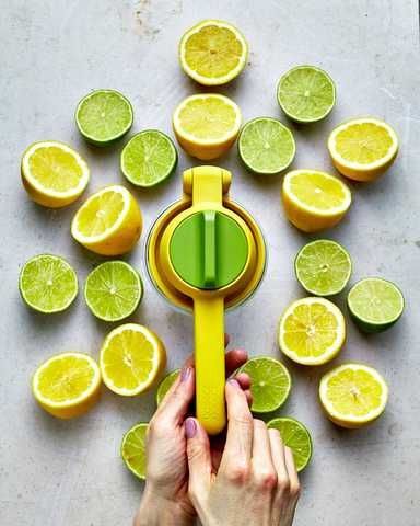 Купити Соковитискач для цитрусових Joseph Joseph JuiceMax Yellow